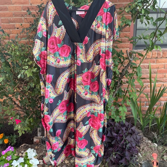 Featherbed • Vtg • 1960’s • Floral • Satin • Black/Red • Large •Kaftan Nightgown